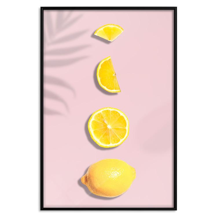 Ein Stück Exotik - Zitrone auf pastellfarbenem Hintergrund
