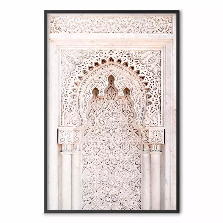 Gitternder Glanz - Beige Architektur einer Säule mit Verzierungen