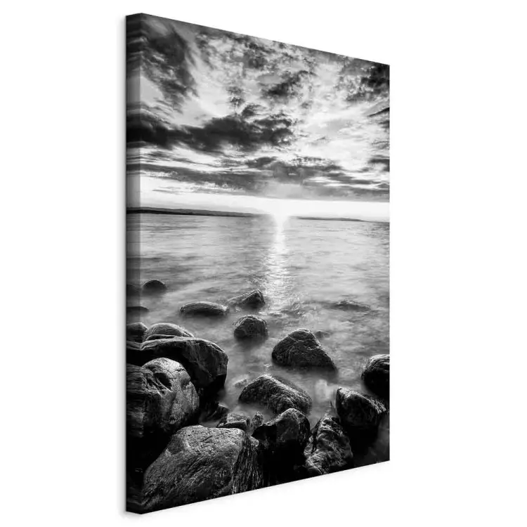 Skandinavischer Morgen - Sonnenaufgang über dem Meer, Vertikal
