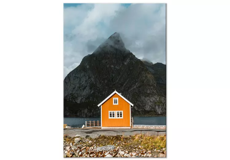 Nördliche Küste - Haus am Meer und Berge im Hintergrund, Vertikal
