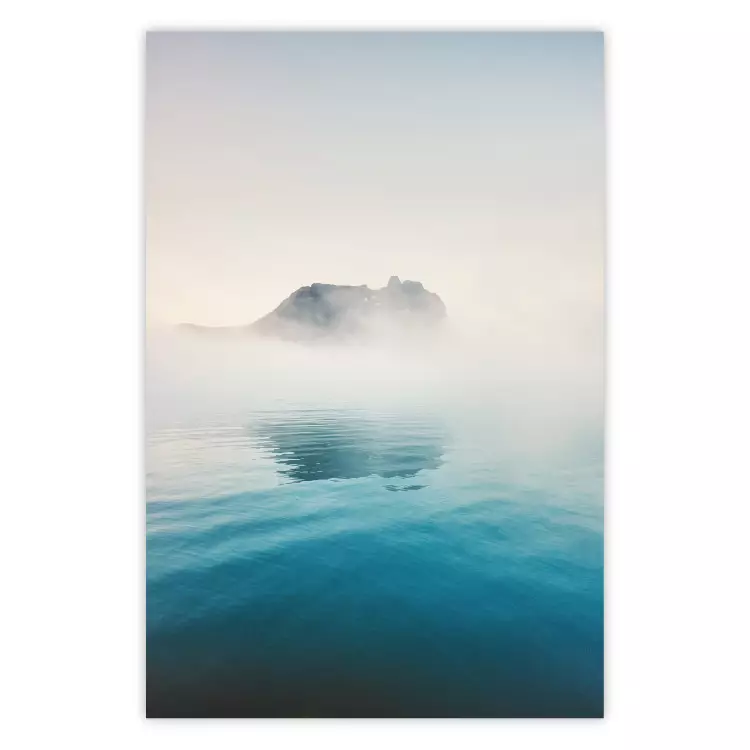 Nebelige Bucht - Blaues Wasser im Nebel