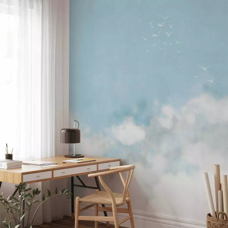 Blauer Himmel - zarter Landschaft mit Motiv weißer Vögel und Wolken