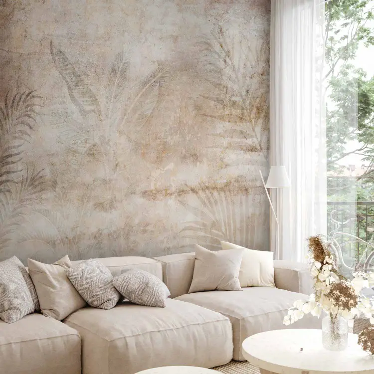 Beige Natur - Komposition mit Blättern und Palme in hellen Grautönen