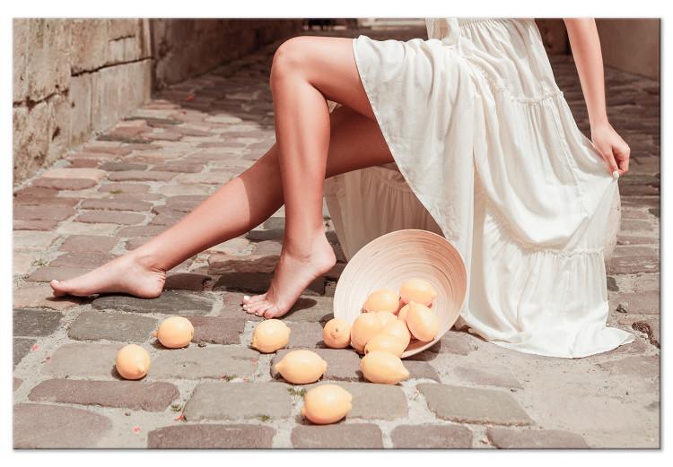 Zitronen in der Sonne (1-teilig) - Frauenbeine, Früchte auf Straße
