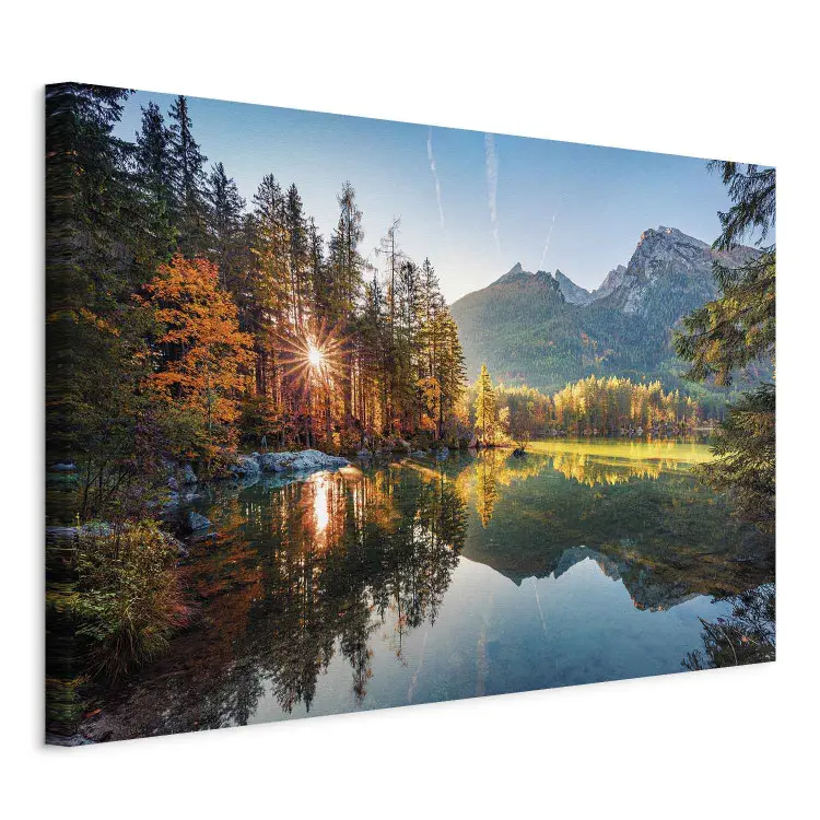Herbststrahlen - Sonne durchdringt Wald und Berge