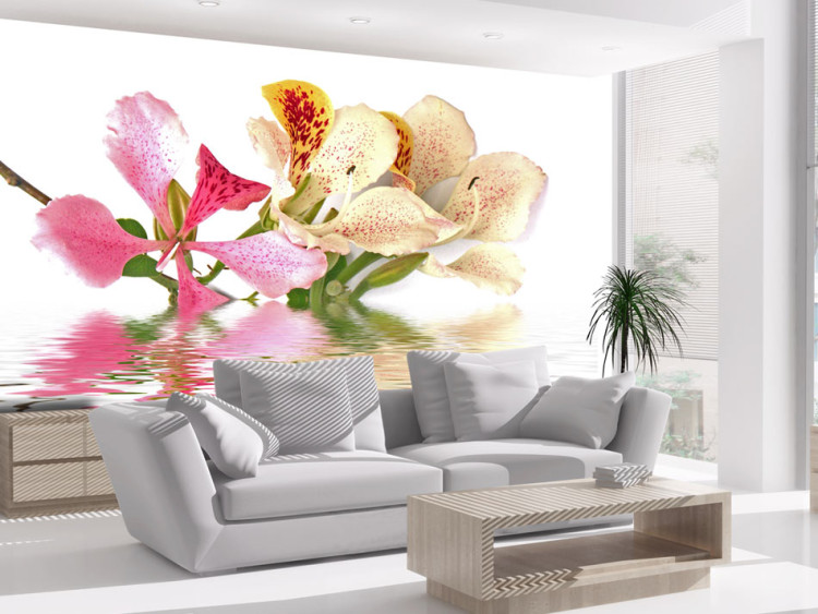 Vliestapete Tropische Blumen - Orchideen und buntes Blumenmuster auf Weiß 60225
